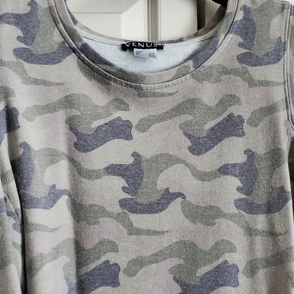 Camouflage Shirt With Open Shoulders Sleeve, Small. - Picture 3 of 3